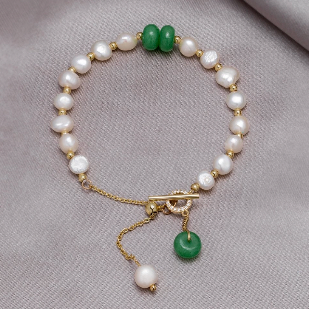 Bracelet Aventure en Or avec Ăclat de Perles et Pierres Vertes