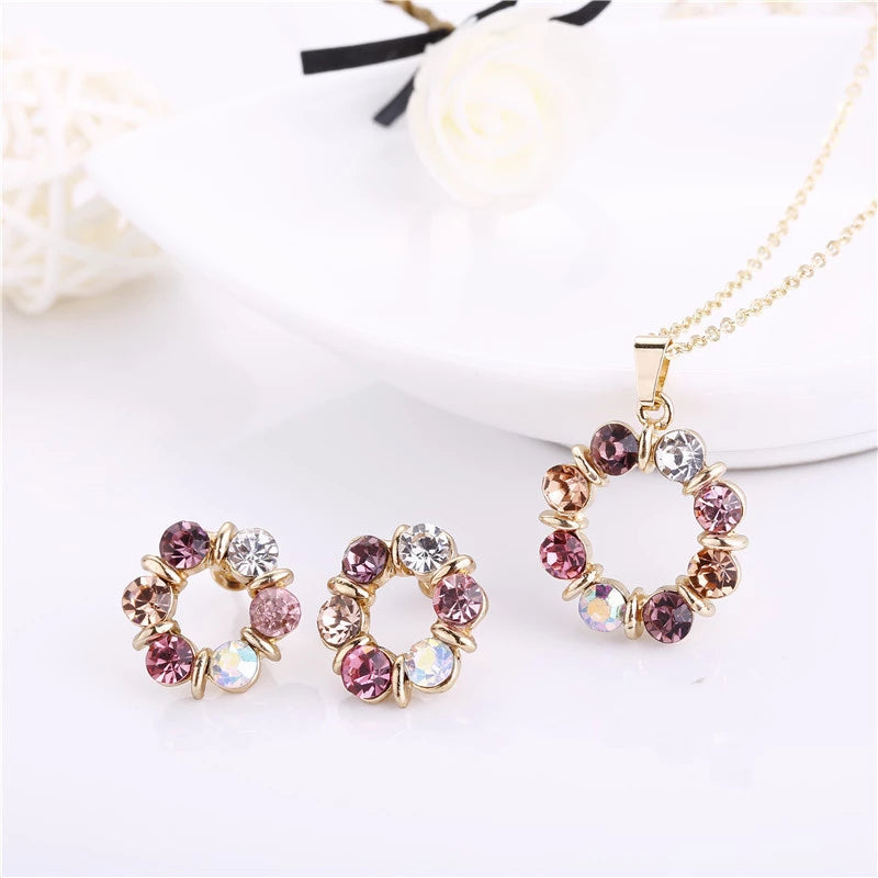 Ăblouissant Ensemble Collier et Boucles d'oreilles Cercles en Or avec Zircons Ătincelants
