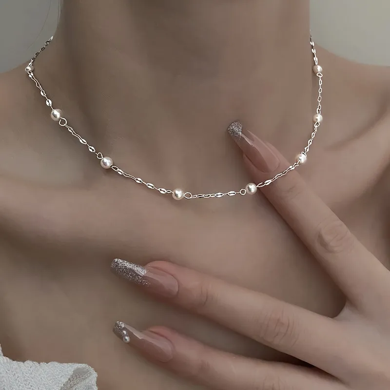 Sublime collier en perles éclatantes pour une touche d'élégance